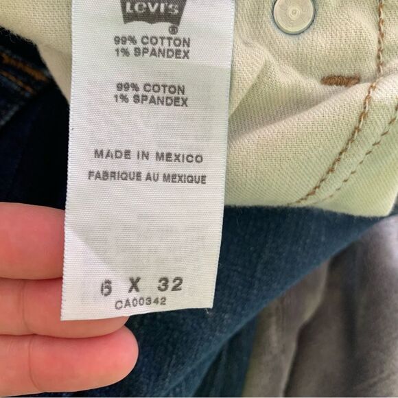 Levi’s 550 Classic Relaxed Bootcut Dark Wash Mid Rise Denim Jeans - Picture 8 of 11